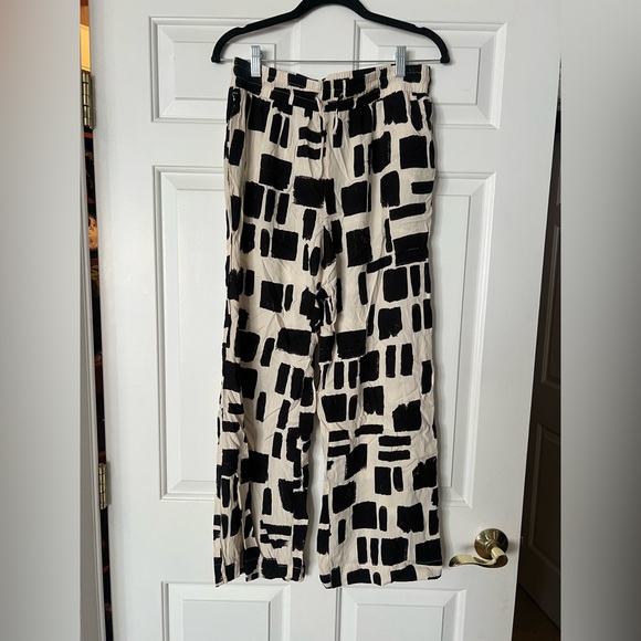 Monki Cropped Boxy Blouse in Black & White Brushstroke Top & Bottom Set - Picture 7 of 7